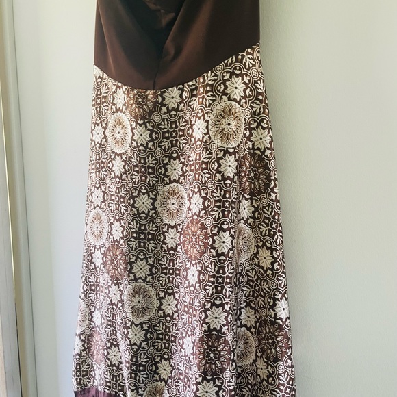 Flowy, Flowery, and Satiny Dress - Picture 9 of 9